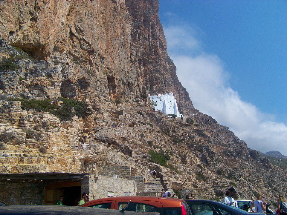  Manastir Panagia Hozoviotissa na ostrvu Amorgos 